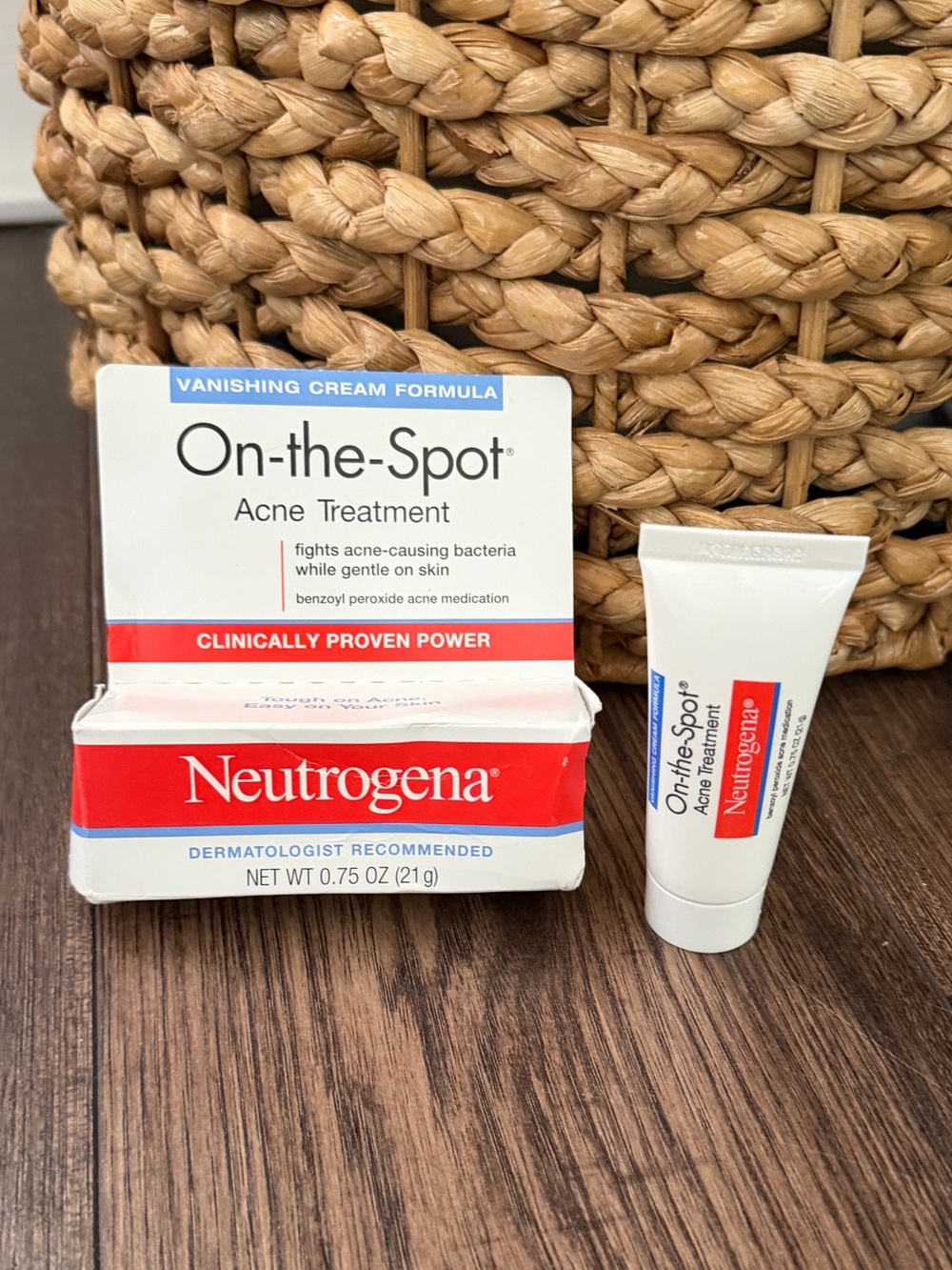 Neutrogena On-the-Spot Acne Treatment vanishing cream 0.75oz new exp 3/27